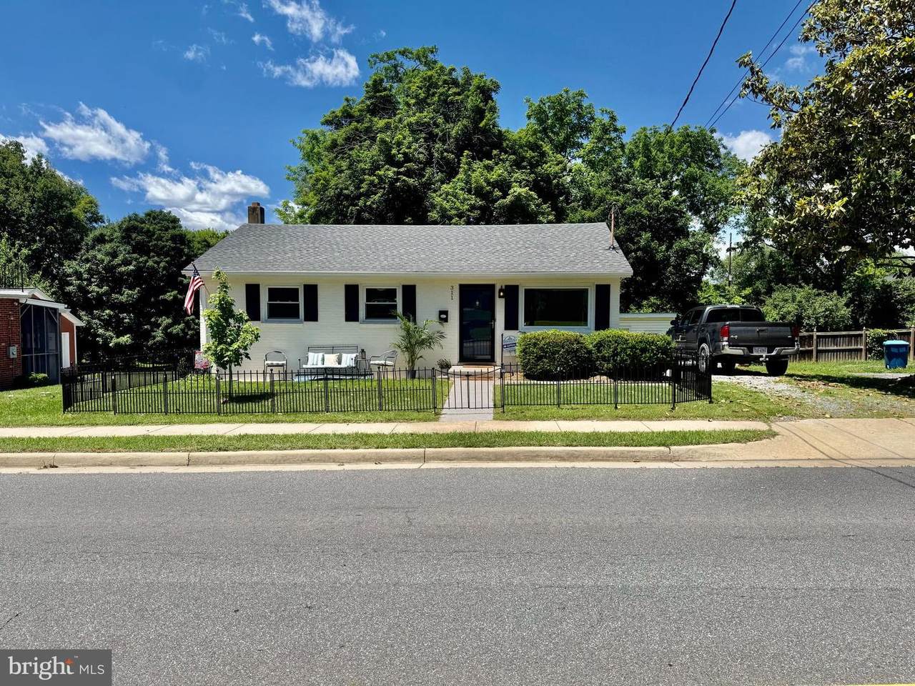 311 Buckmarsh Street - Photo 1