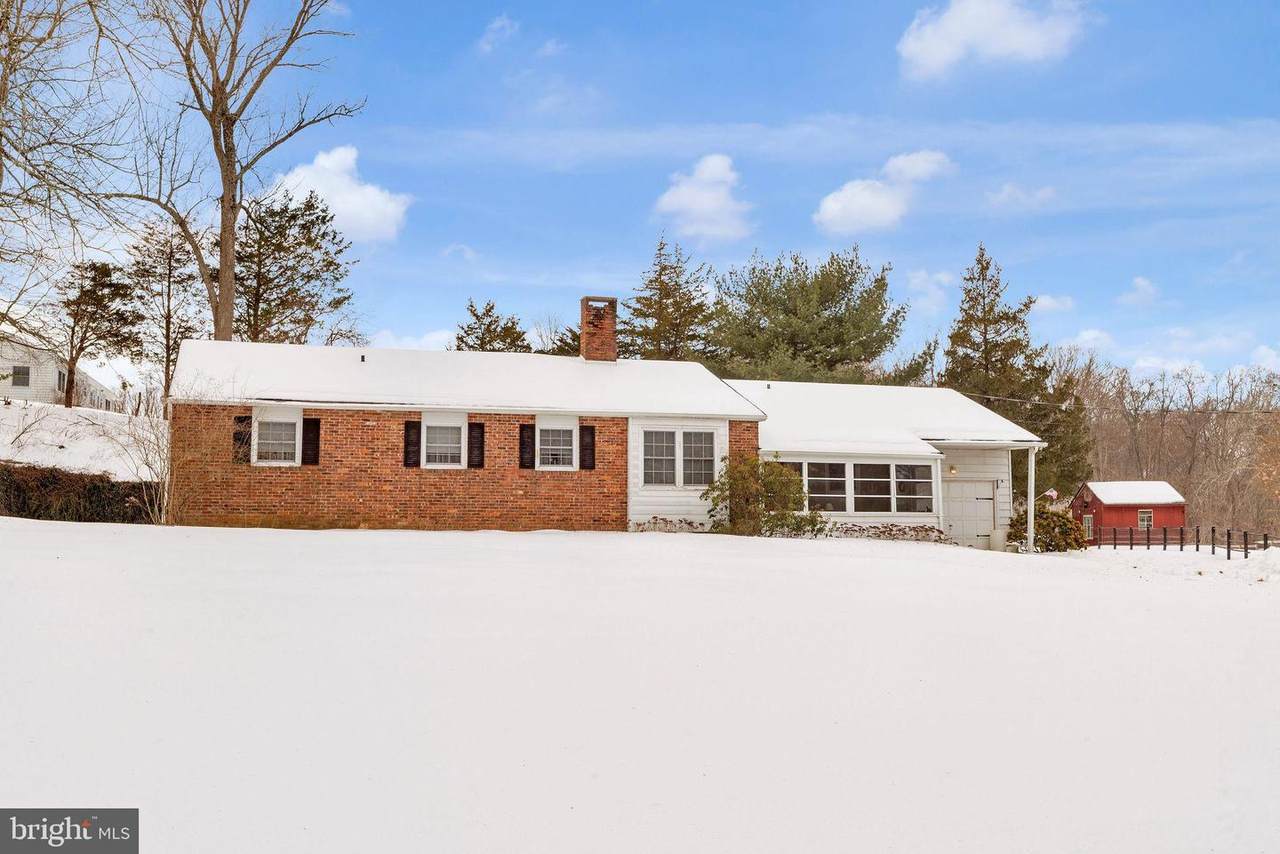 8 Hutchinson Road - Photo 1