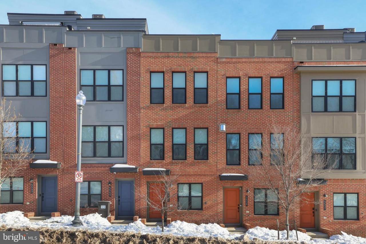 5541 South Dakota Avenue - Photo 1