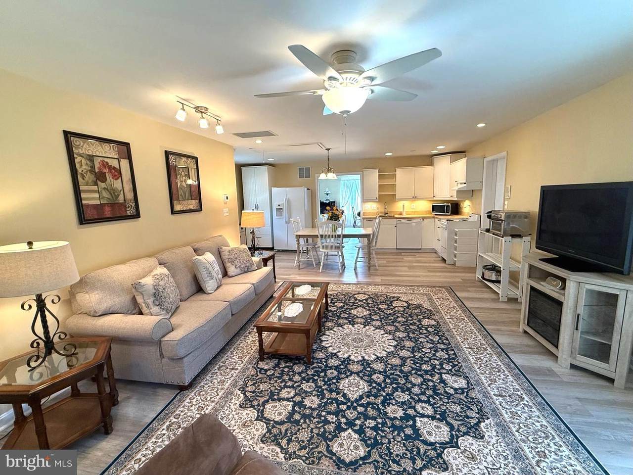  Bonaparte Ave - Photo 1