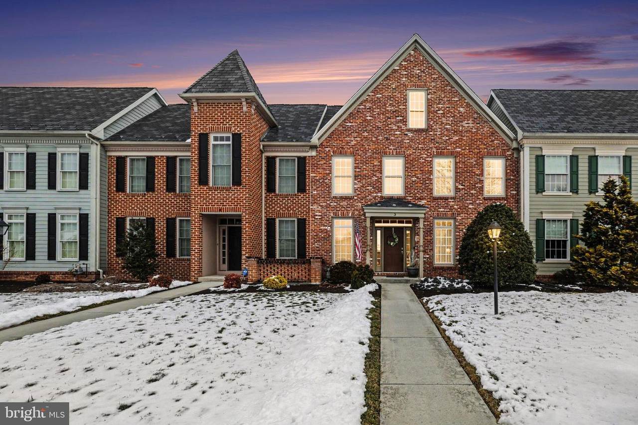 3 Jamestown Square - Photo 1