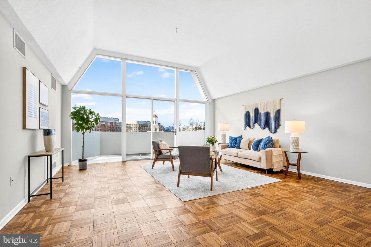 700 7TH Street - Photo 1