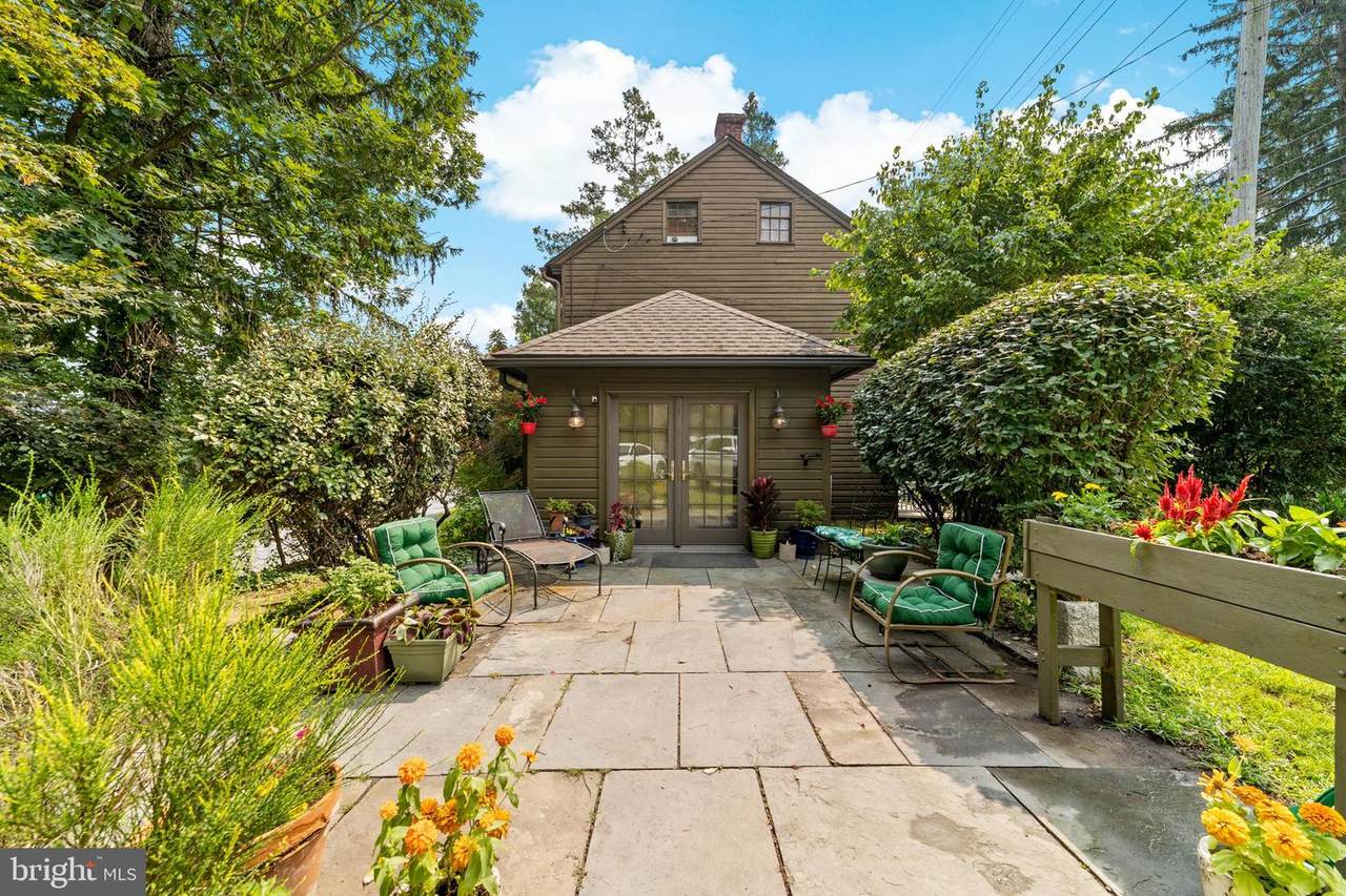 327 Street Road - Photo 1