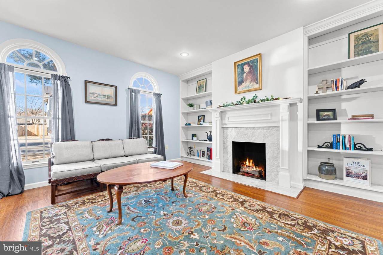 214 Royal Avenue - Photo 1