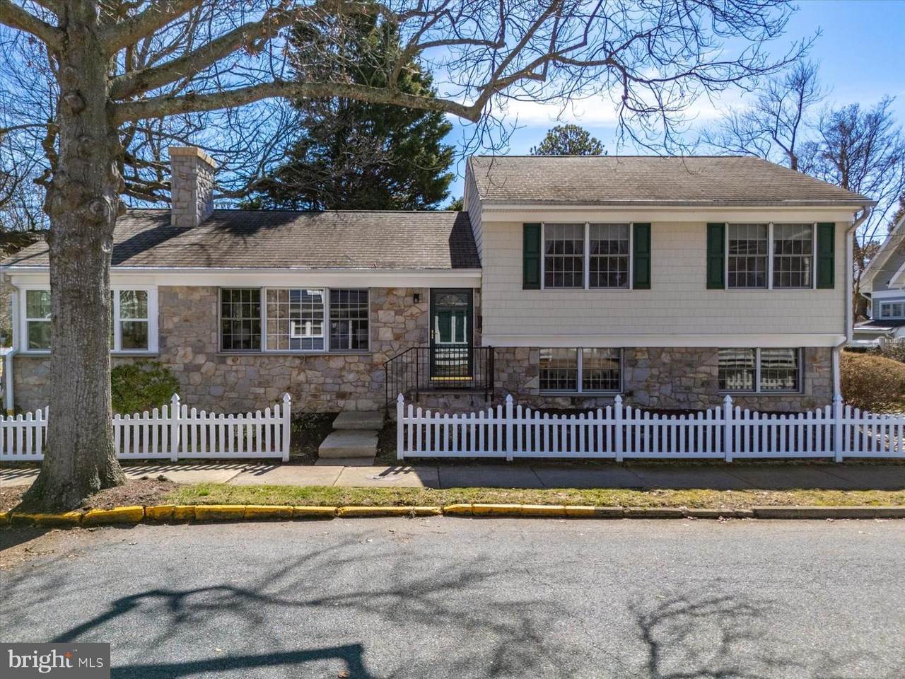 701 Bayard Avenue - Photo 1