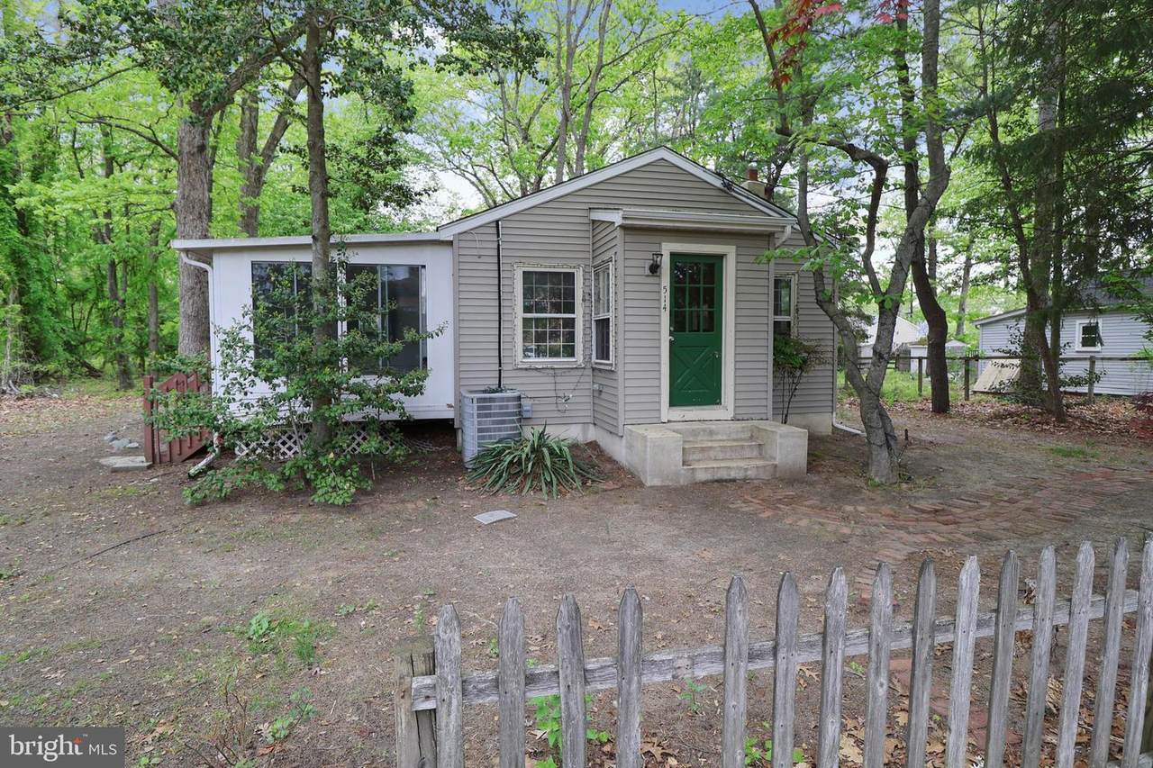 514 Hartford Road - Photo 1