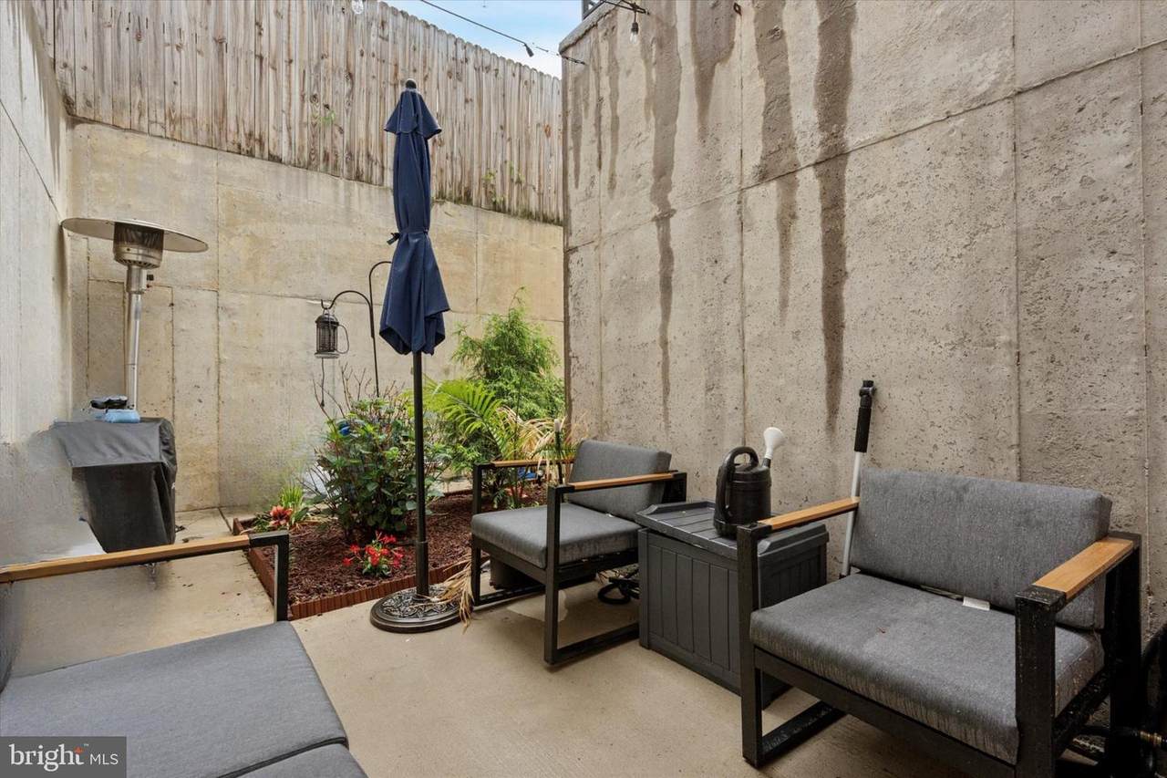 1843 6TH Street - Photo 1