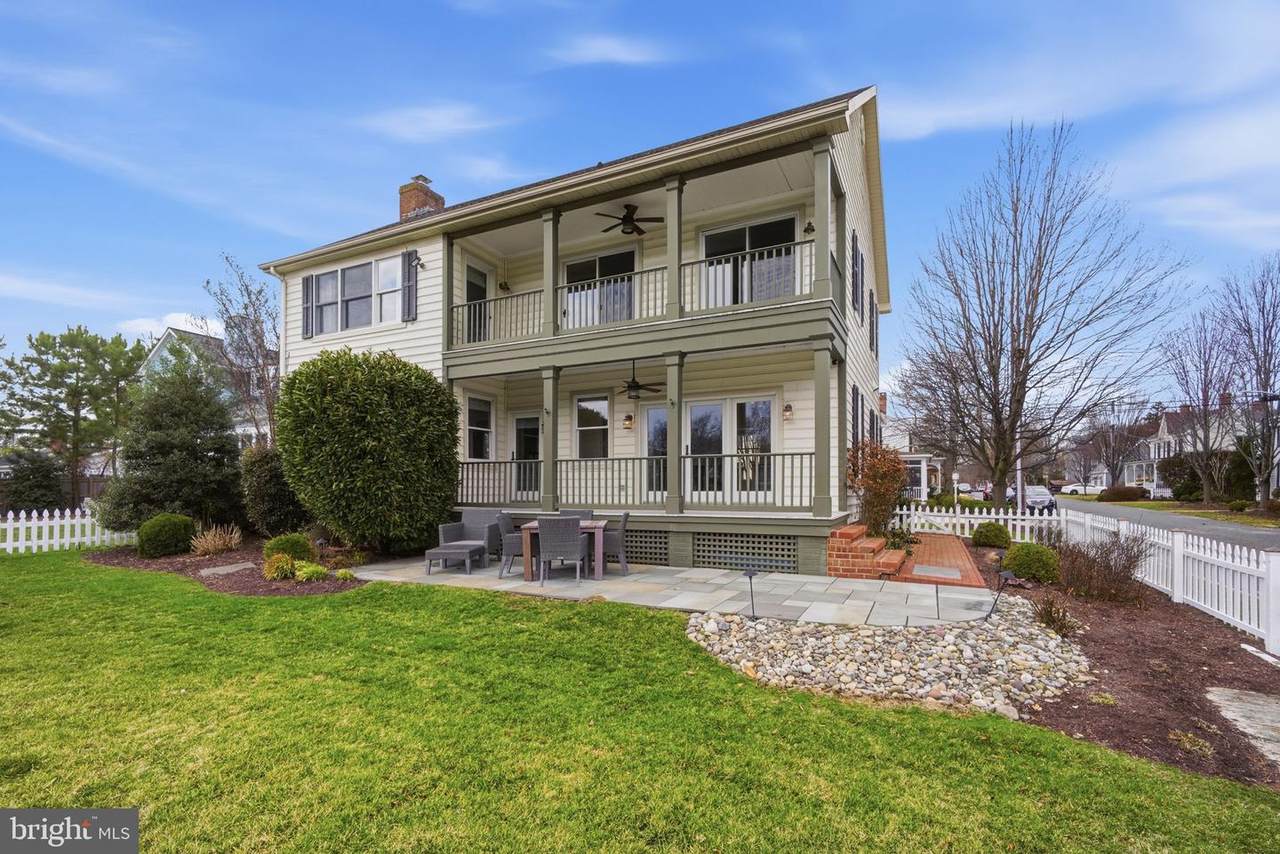 222 Chestnut - Photo 1