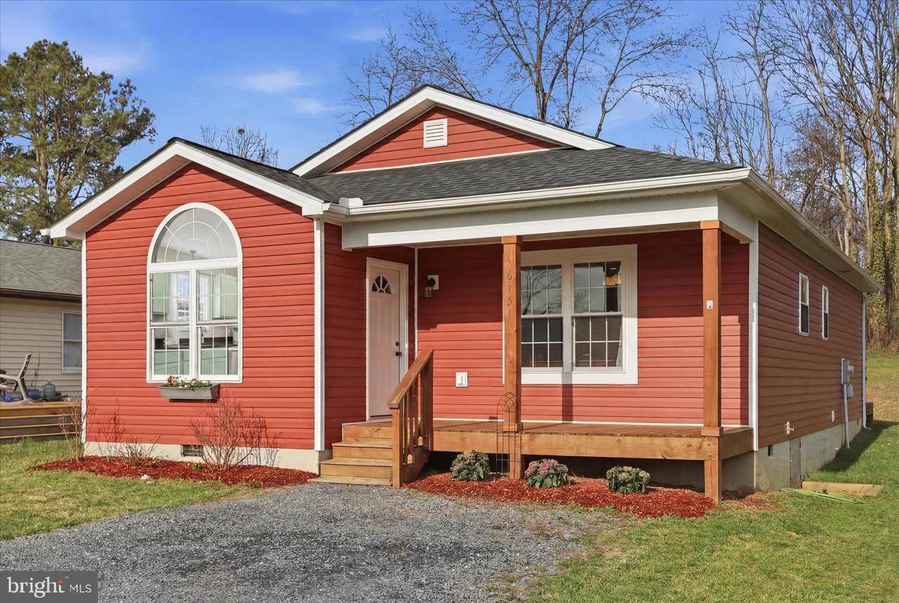 6131 Moore Ave - Photo 1