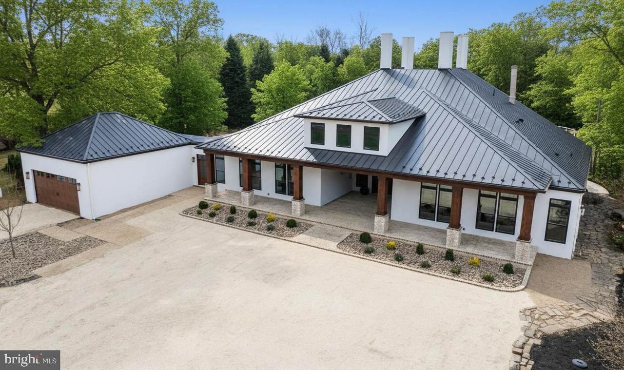 265 Mistletoe Lane - Photo 1