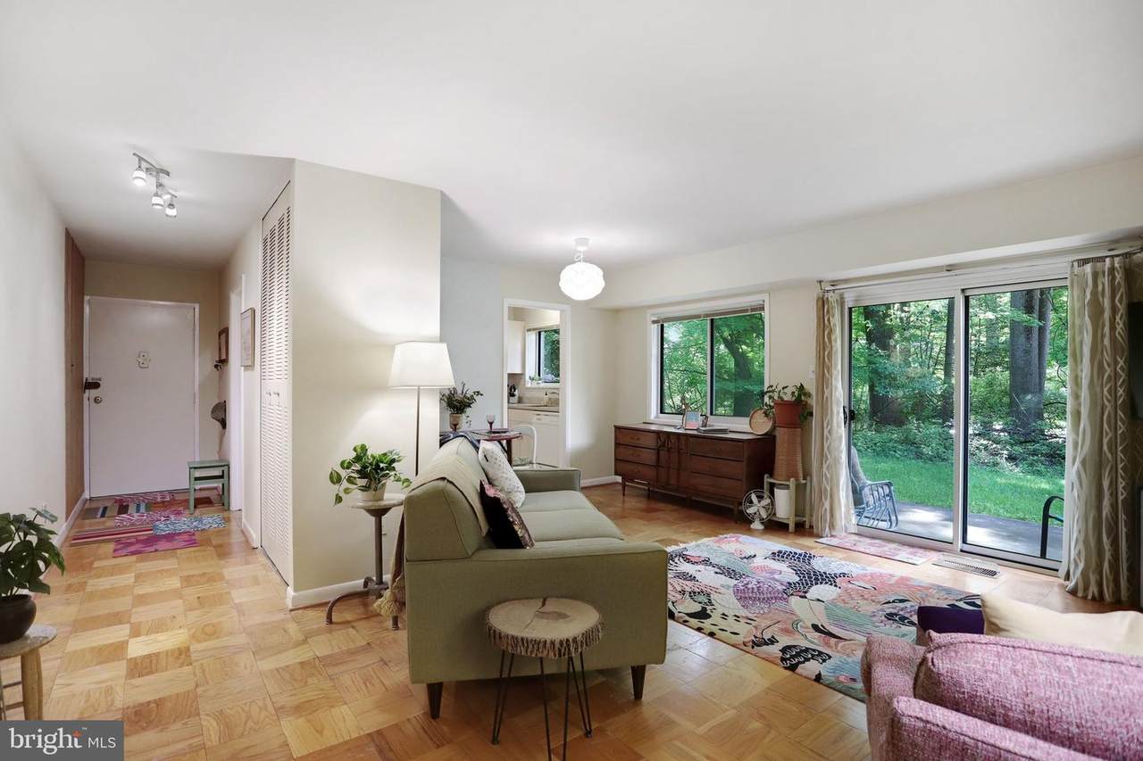 10607 Montrose Avenue - Photo 1