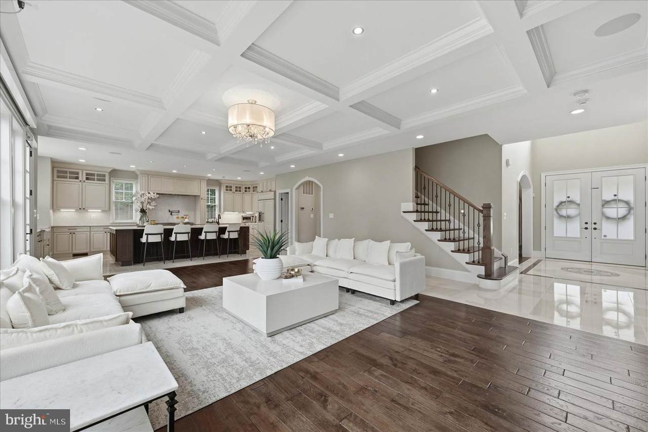 802 Cottage Street - Photo 1