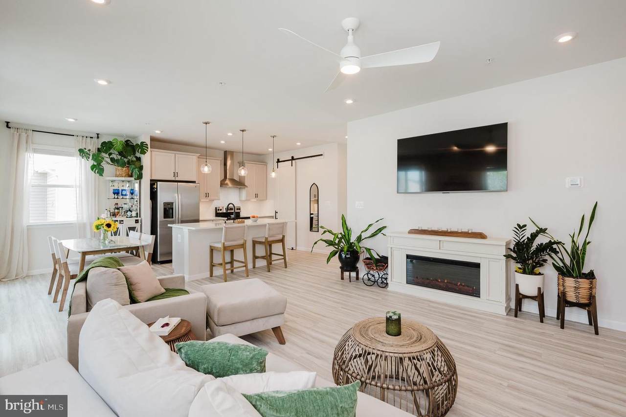 336 Bay Club Parkway - Photo 1