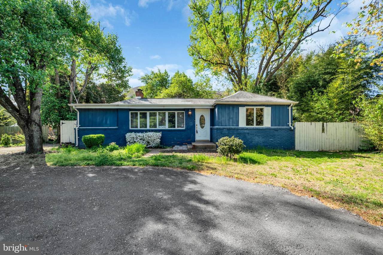 8106 Fort Hunt Road - Photo 1