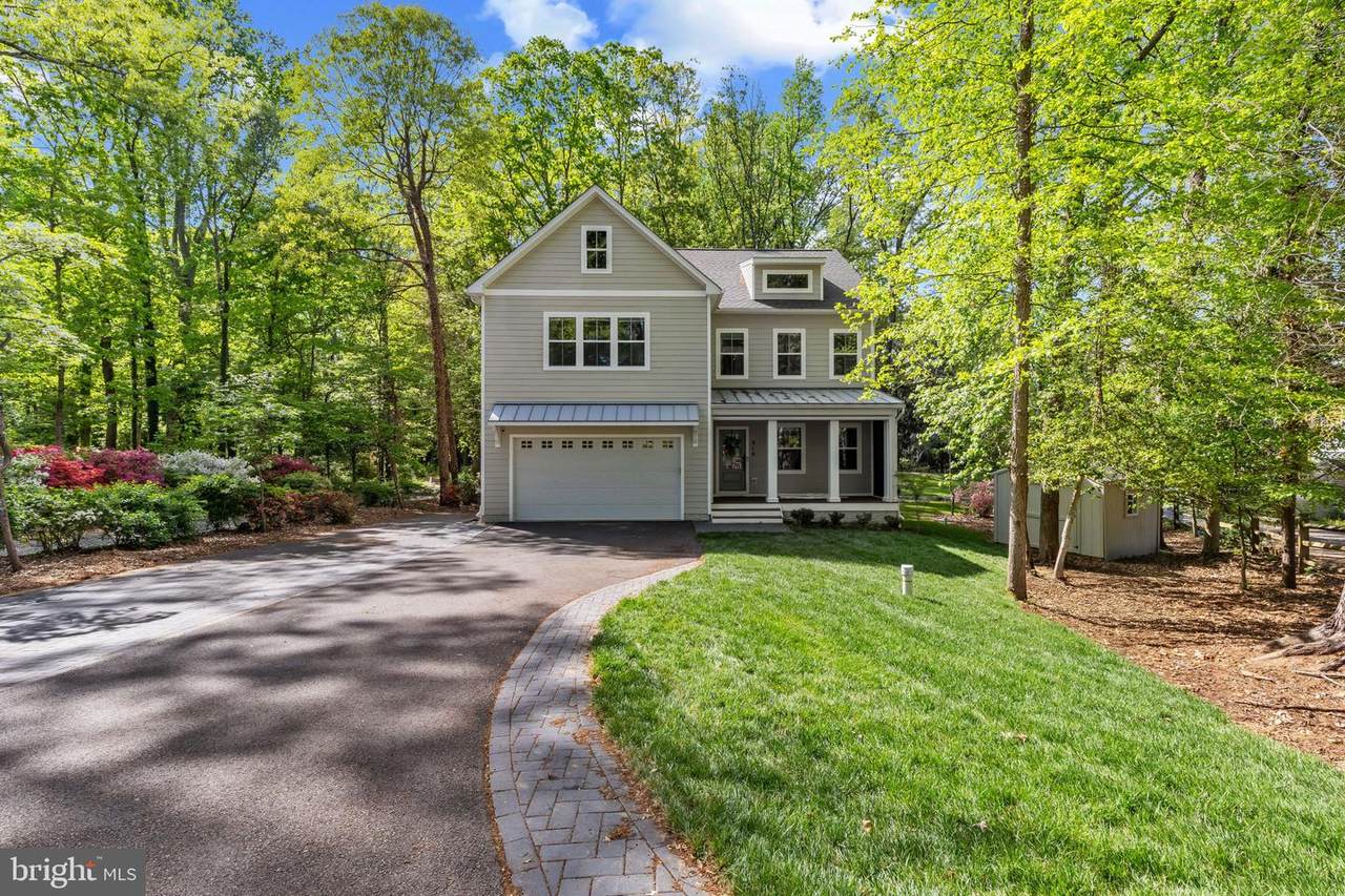 916 Waterview Drive - Photo 1