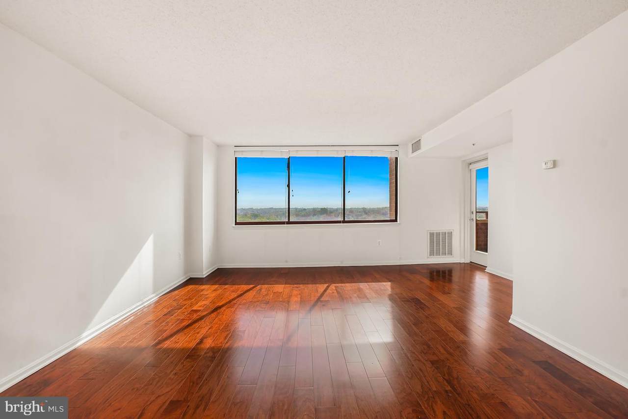 10101 Grosvenor Place - Photo 1