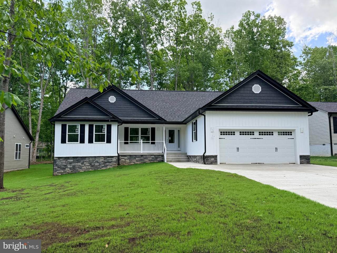 1233 Lakeview Parkway - Photo 1