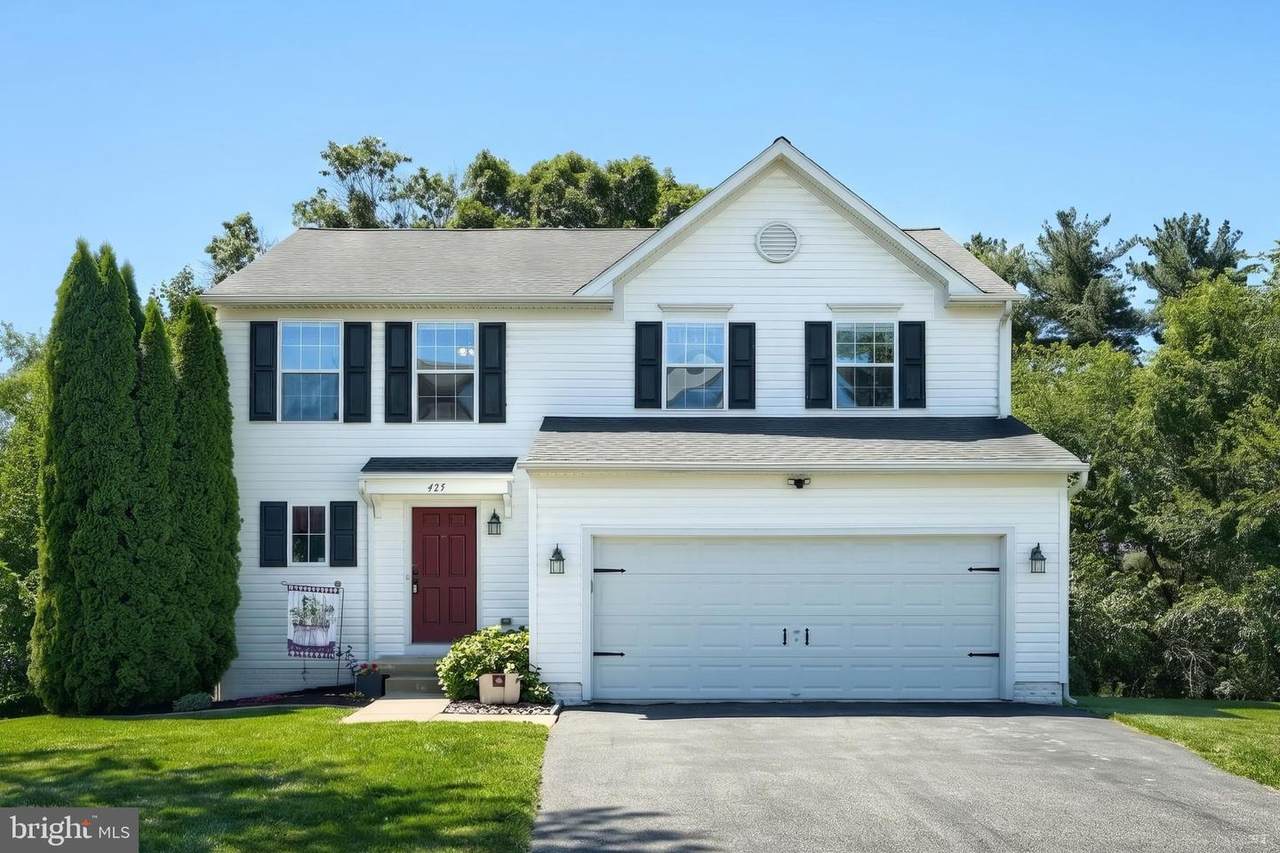 425 Lakeview Drive - Photo 1