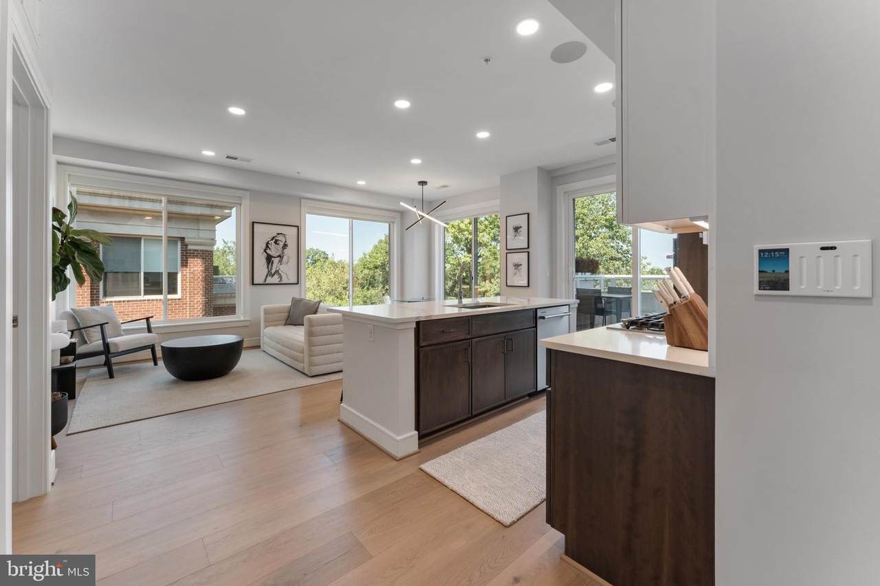 635 Slaters Lane - Photo 1