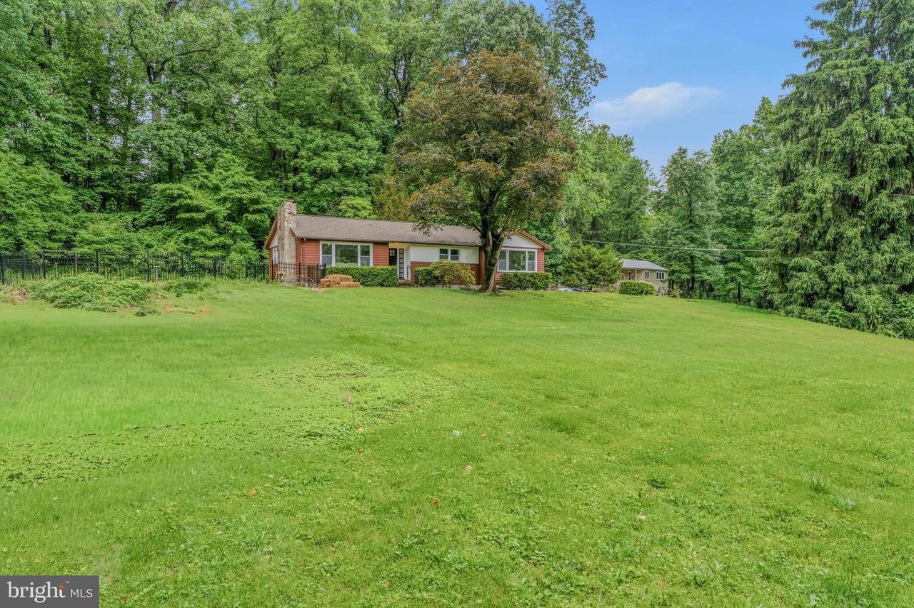 2327 Sherwood Lane - Photo 1