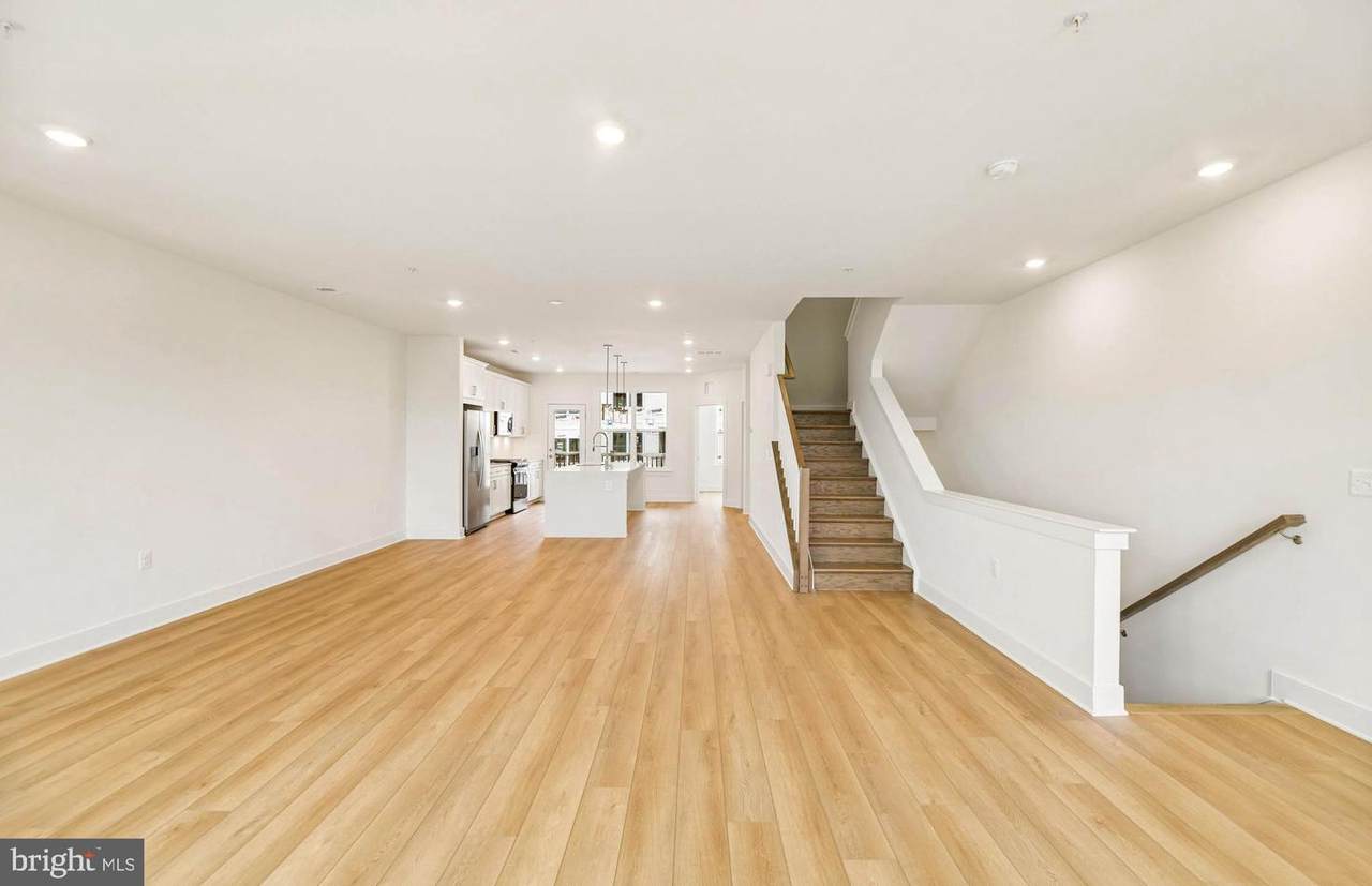 512 Parkview Avenue - Photo 1
