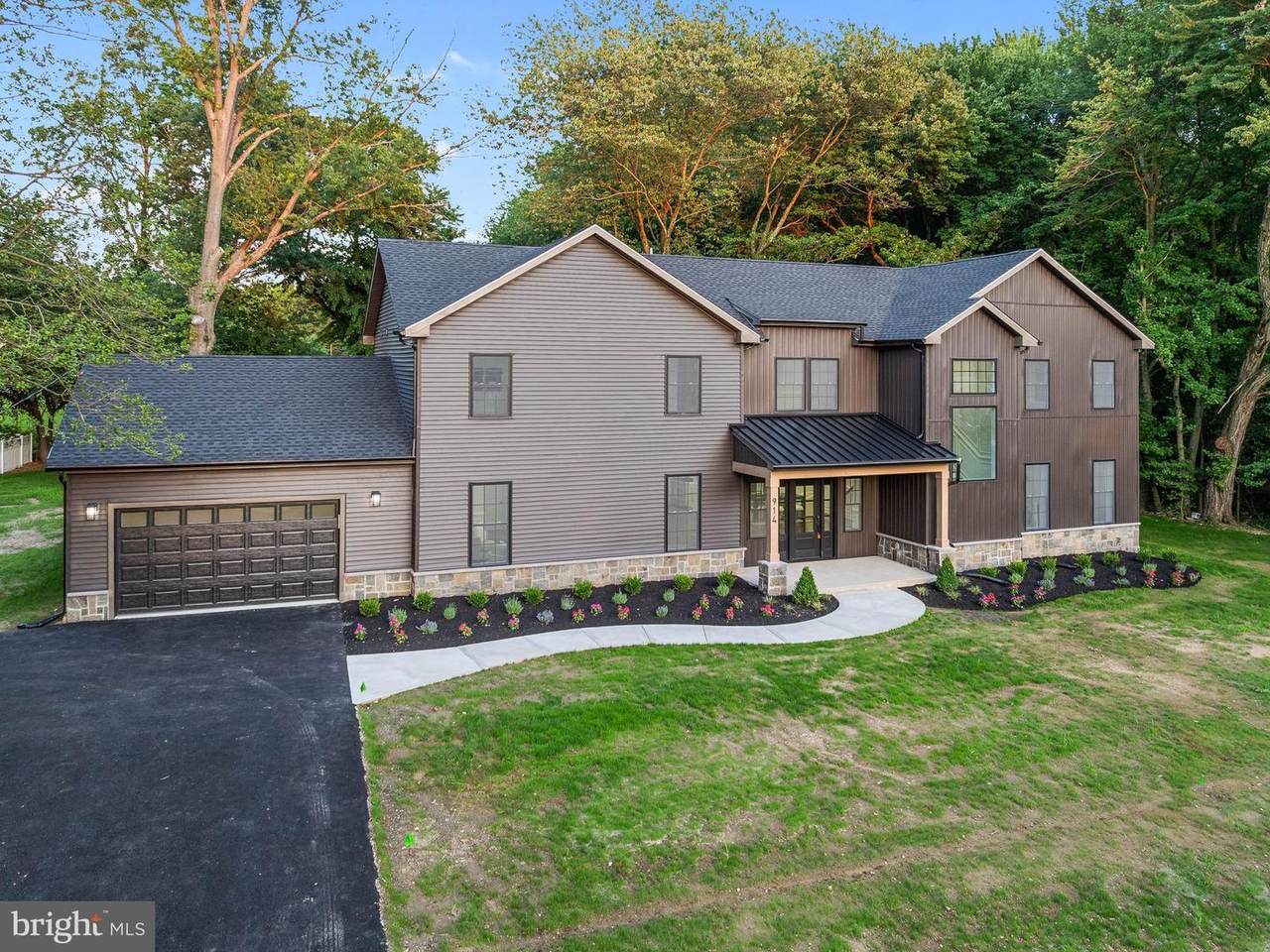 914 Fulton Street - Photo 1