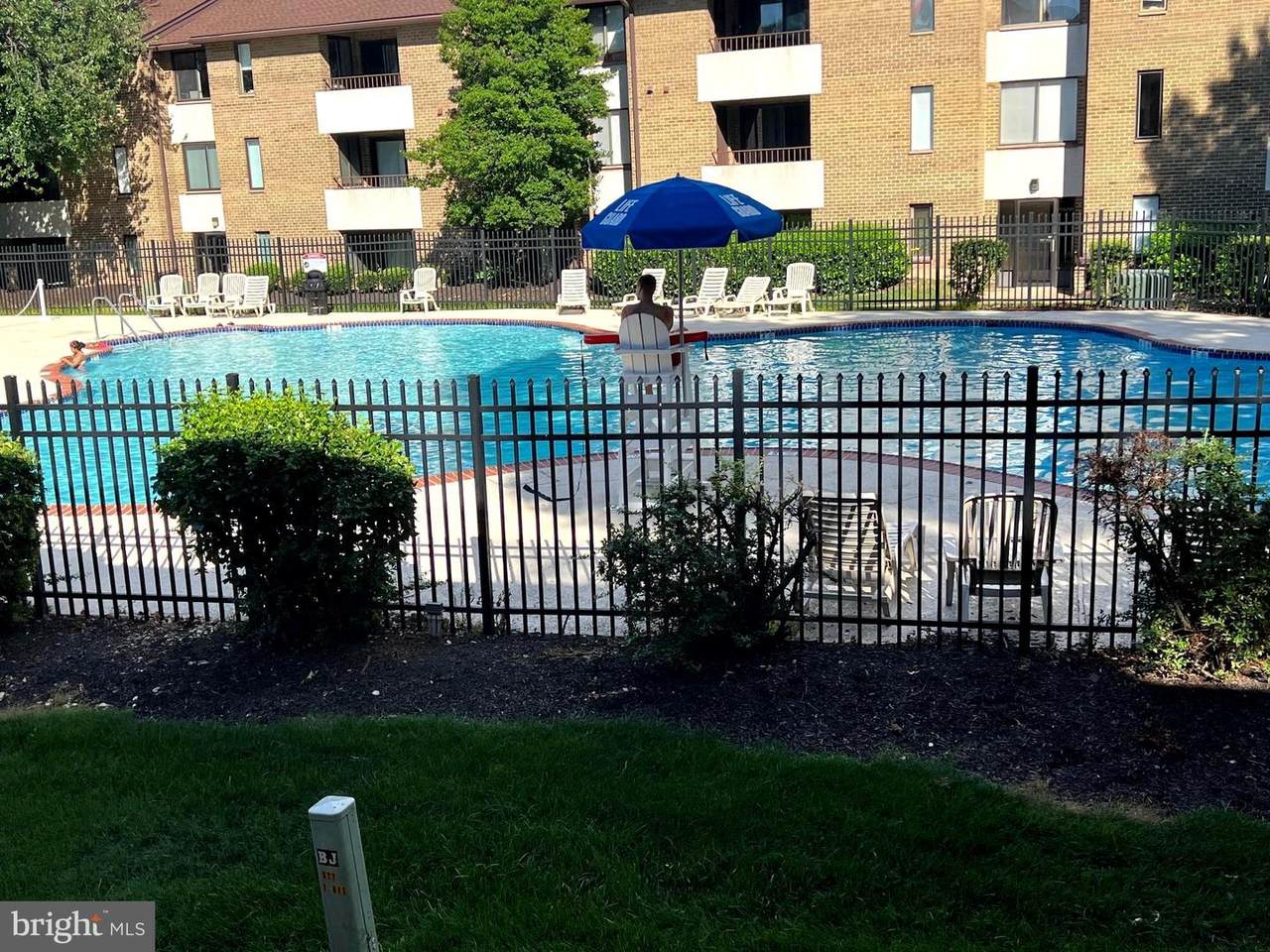 527 Florida Avenue - Photo 1