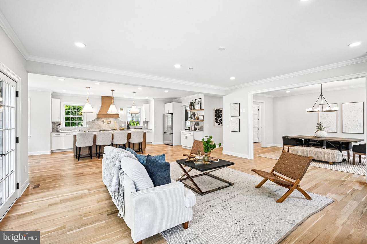 123 Hawthorne Avenue - Photo 1