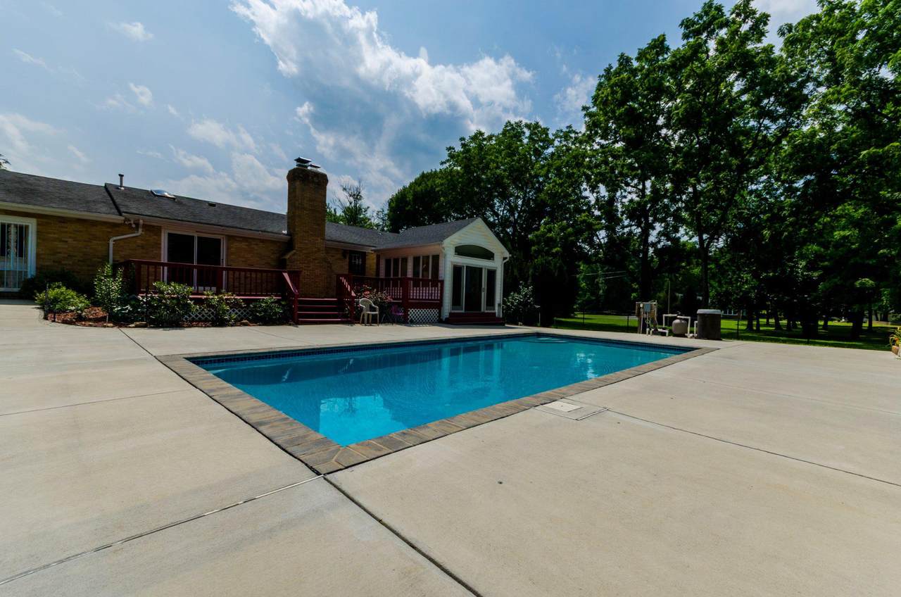 887 Woodbury Drive - Photo 1