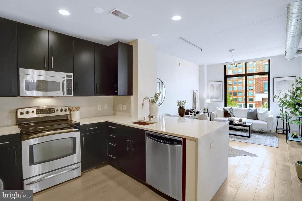 520 John Carlyle Street - Photo 1