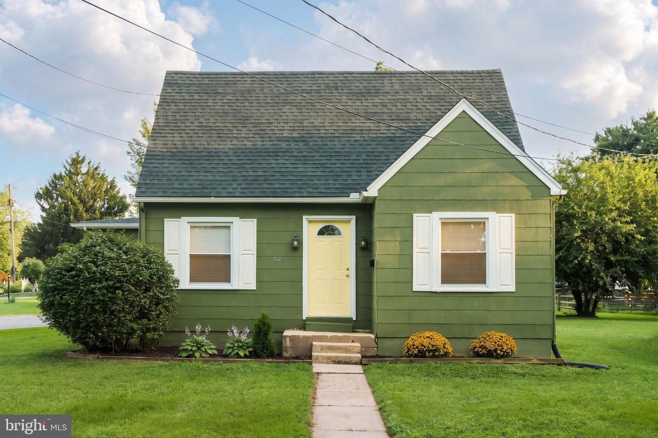 302 Park Circle - Photo 1