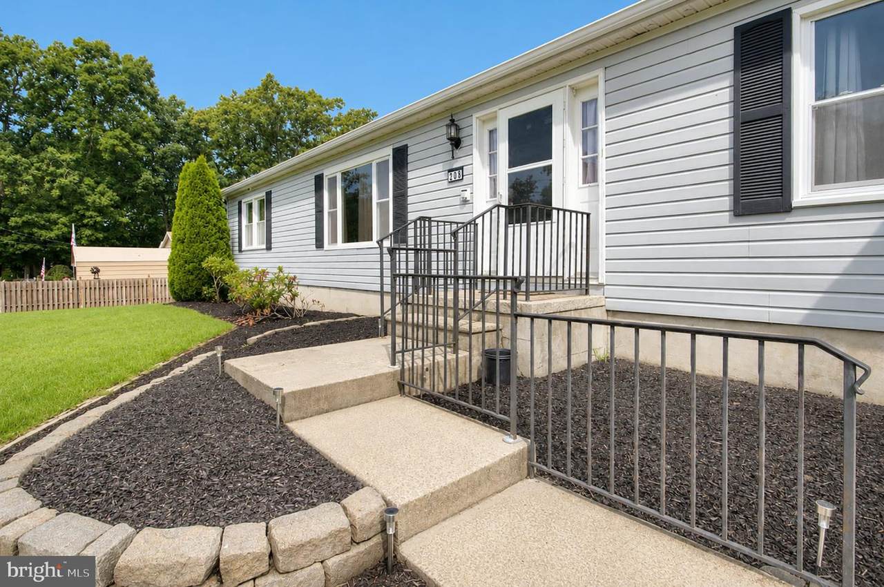 208 Arctic Avenue - Photo 1