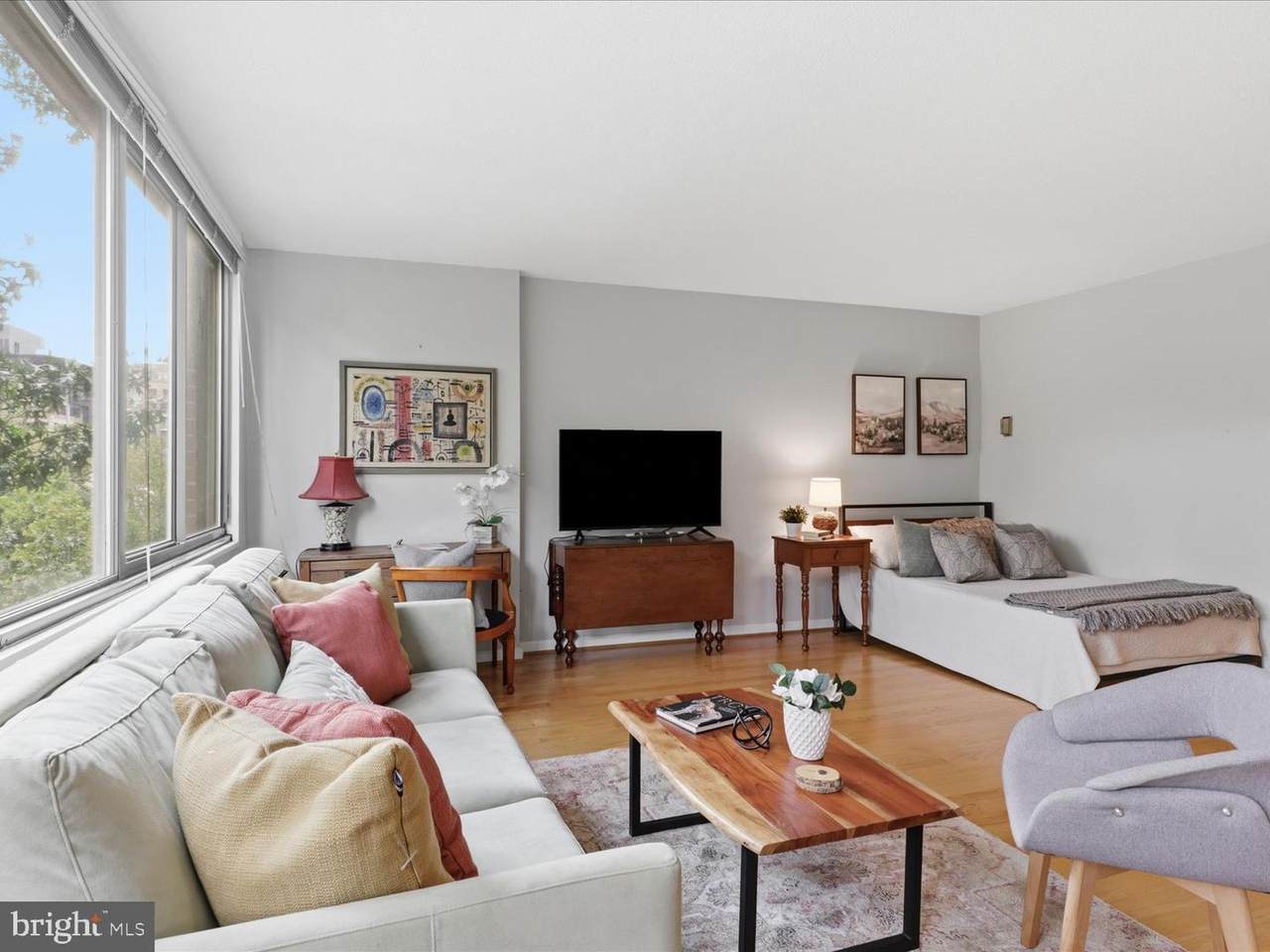 2201 L Street - Photo 1