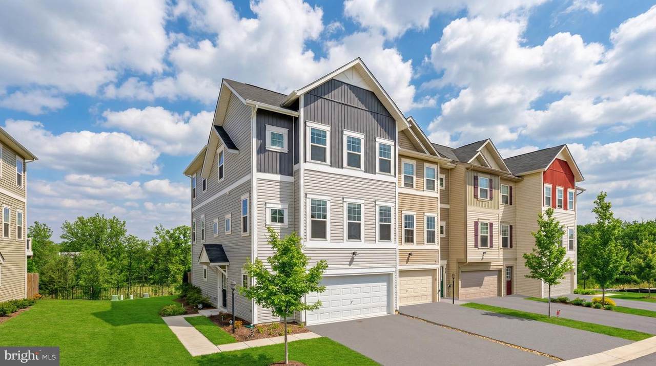 106 Splendor Garden Way - Photo 1