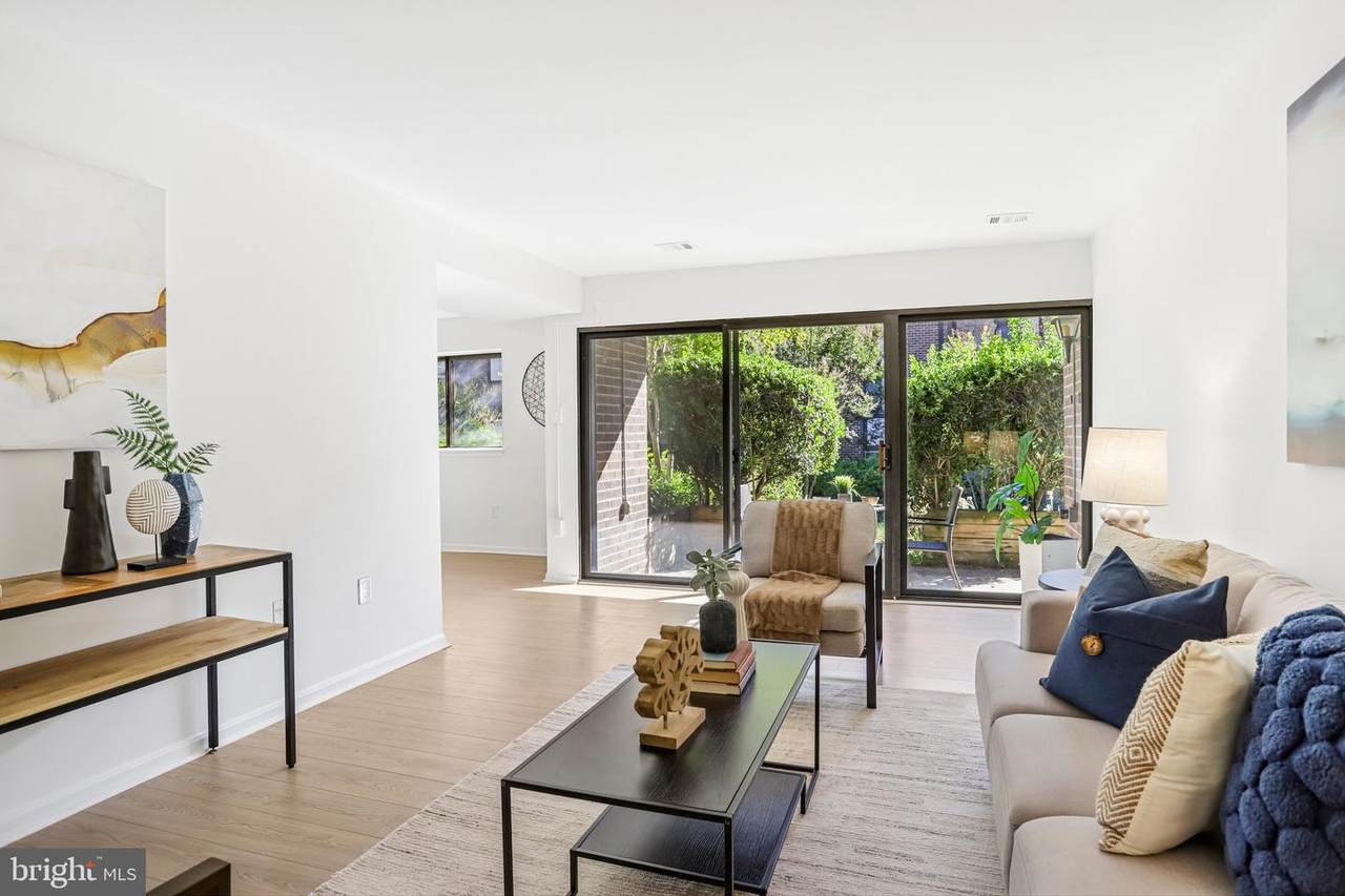 9731 Kings Crown Court - Photo 1