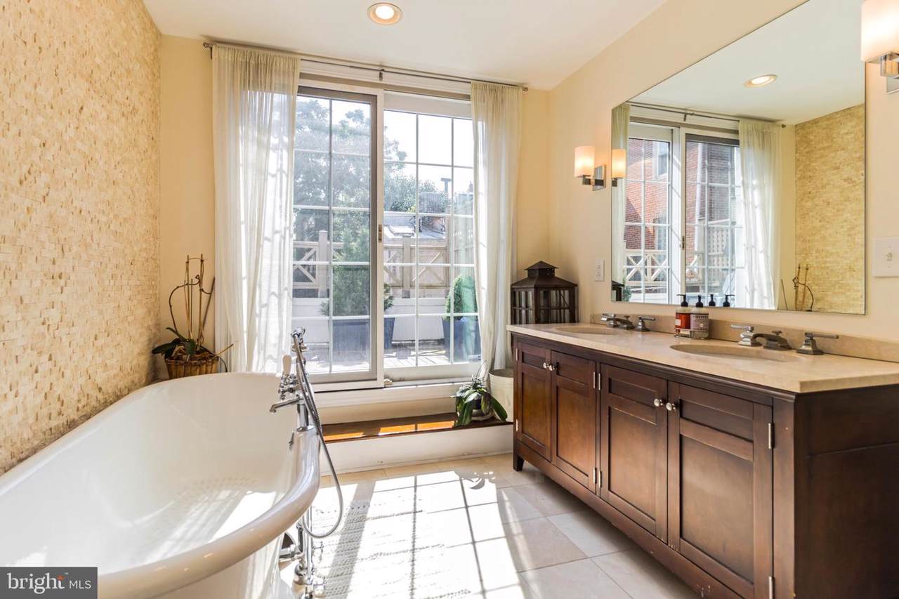 335 6TH Street - Photo 1