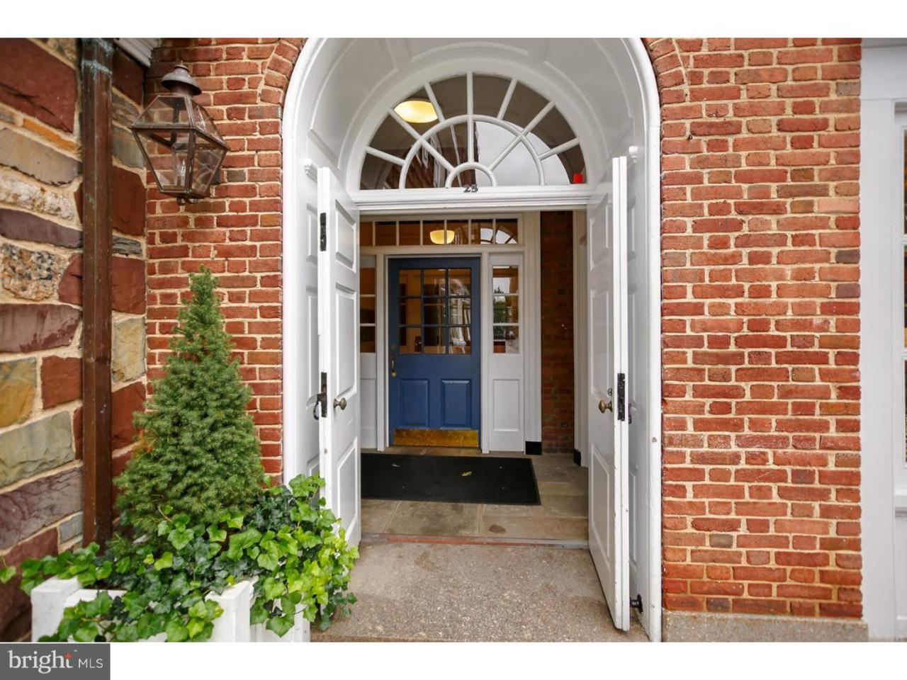 25 Palmer Sq W - Photo 1