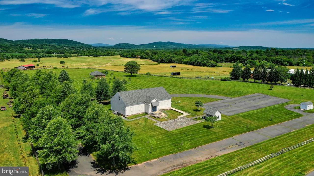 42692 Lucketts Road - Photo 1
