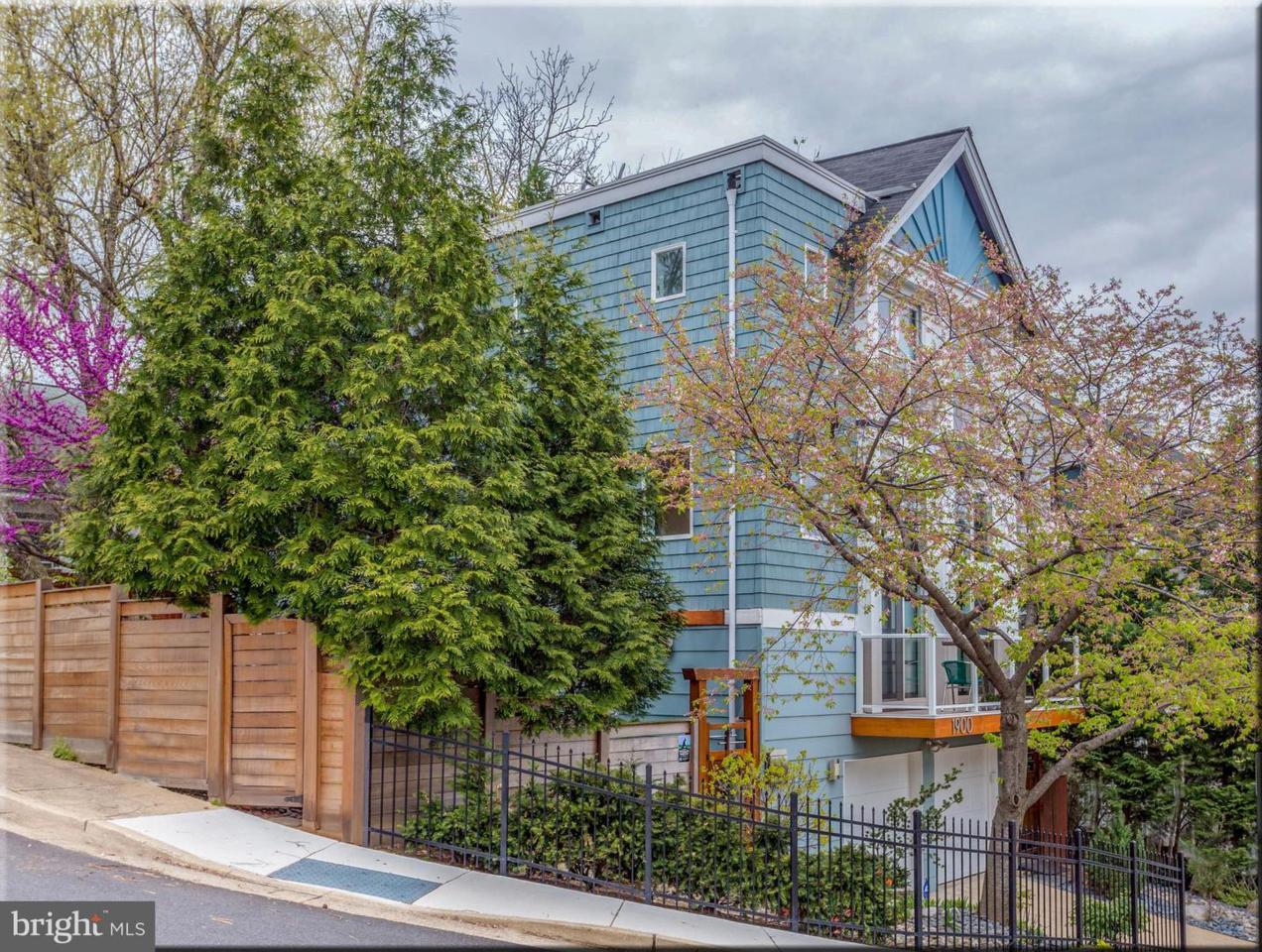 1900 Uhle Street - Photo 1