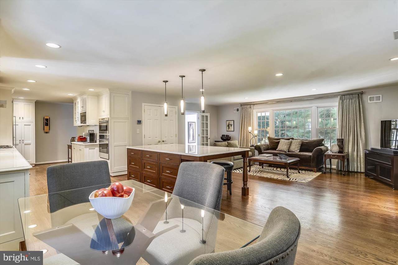 200 Deepwoods Drive - Photo 1