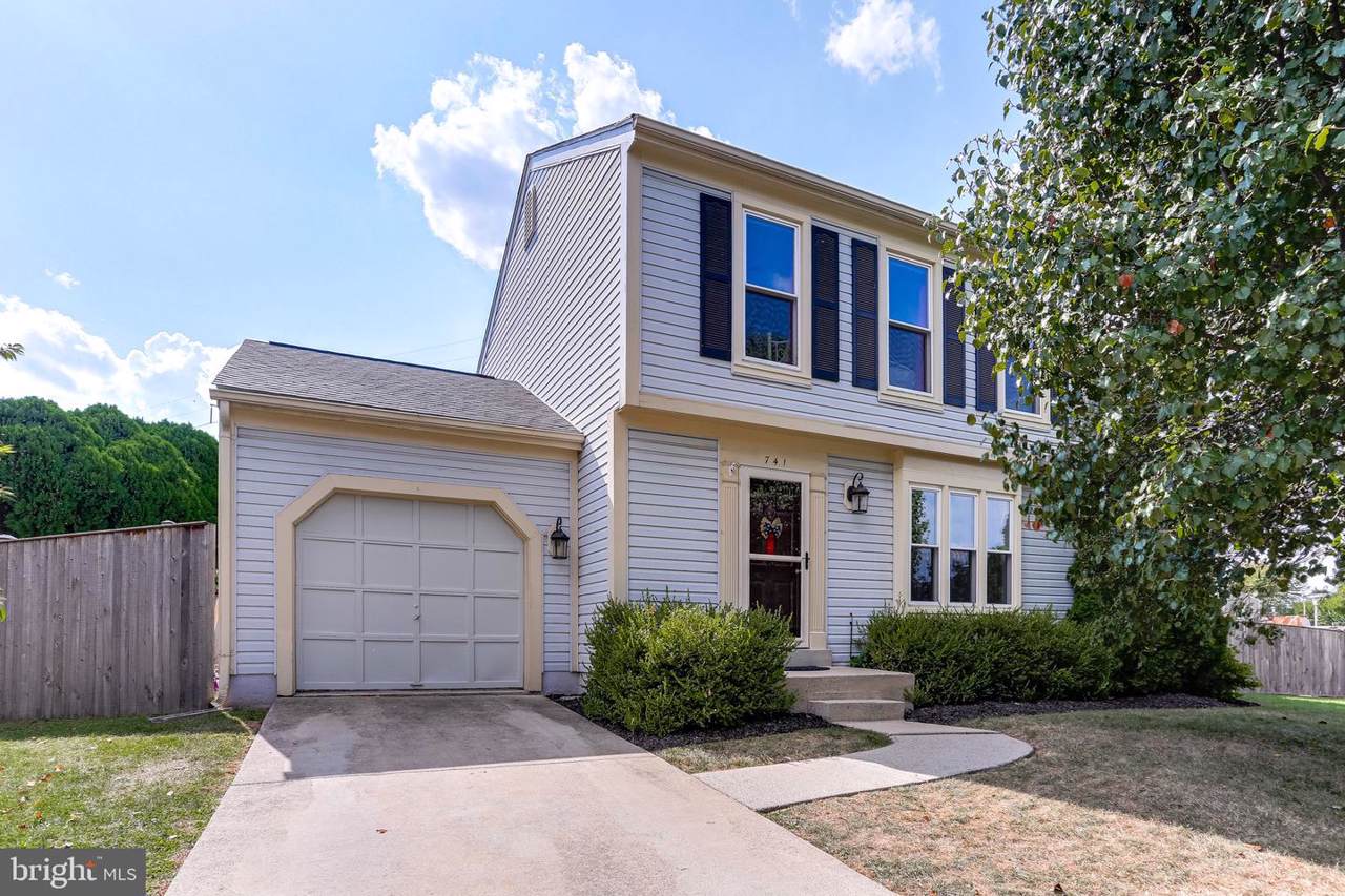 741 Pine Avenue - Photo 1