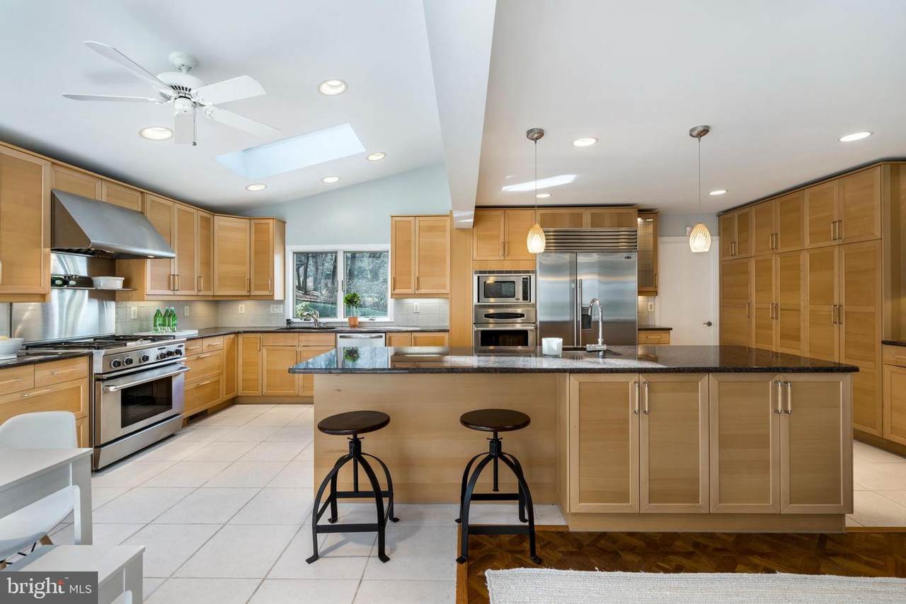 498 Ramblewood Drive - Photo 1