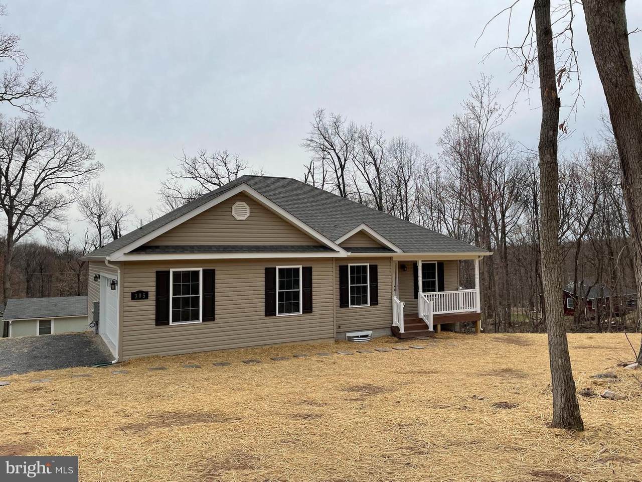 305 Falcon Trail - Photo 1