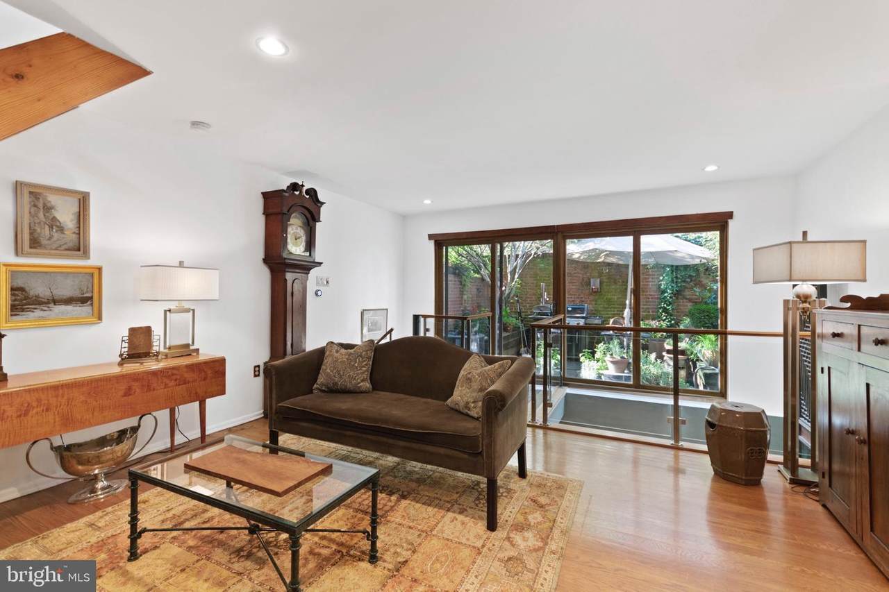 736 Lombard Street - Photo 1