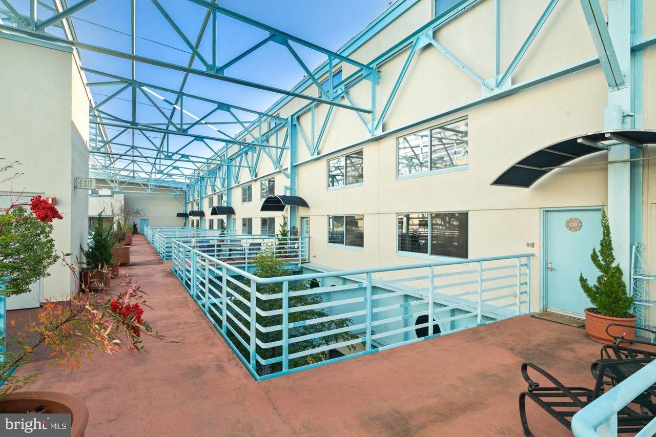 7 Columbus Boulevard - Photo 1