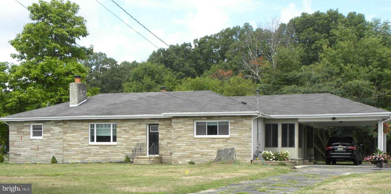 133 Broad St - Photo 1