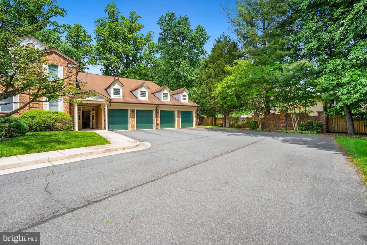 7252 Glen Hollow Court - Photo 1