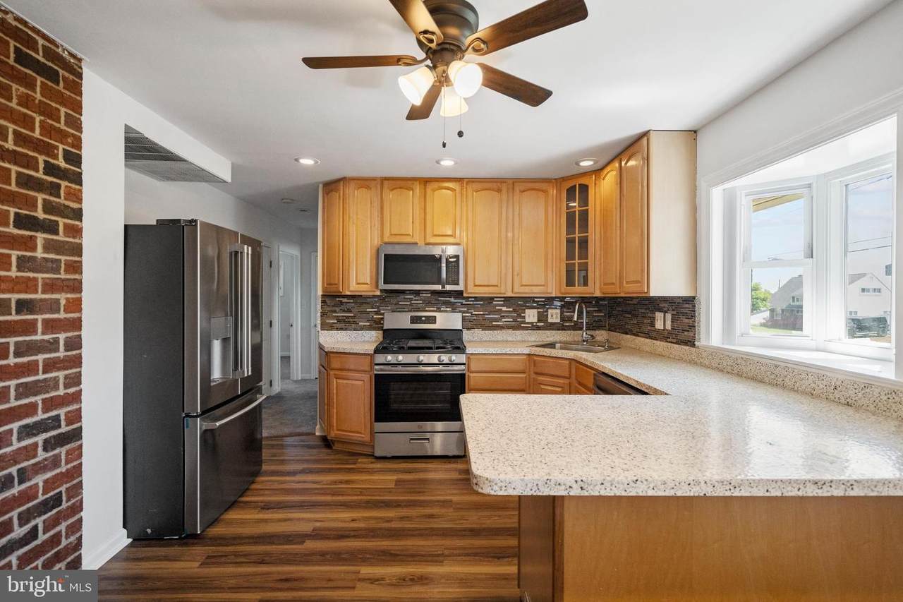 735 Alburger Avenue - Photo 1