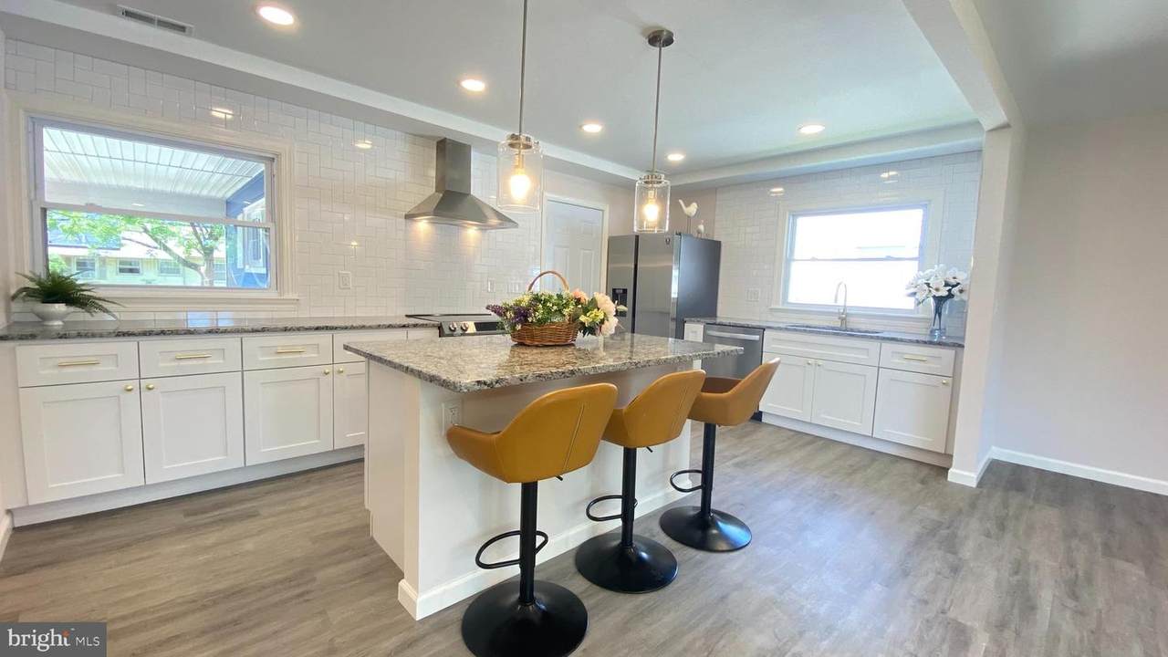 225 Somerset Drive - Photo 1