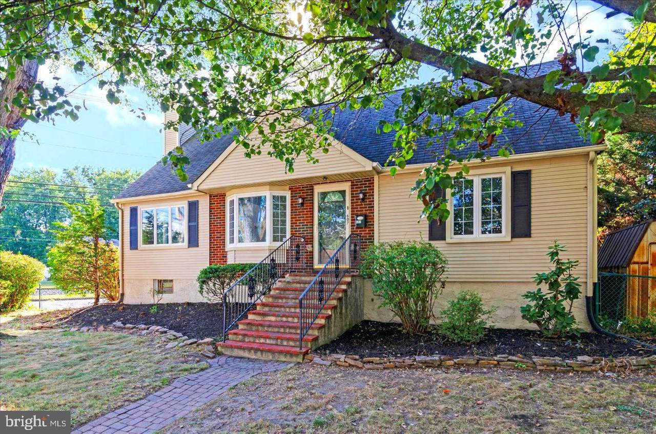 607 Charles Street - Photo 1